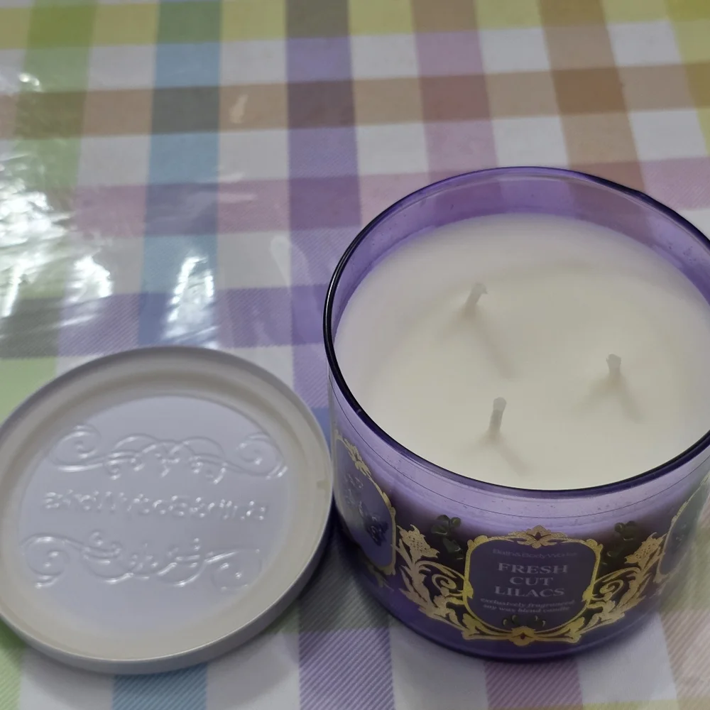 Bath & Body Works Fresh Cut Lilacs 3-Wick Scented Candle NEW RARE